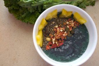 GREEN MONSTER SMOOTHIE BOWL